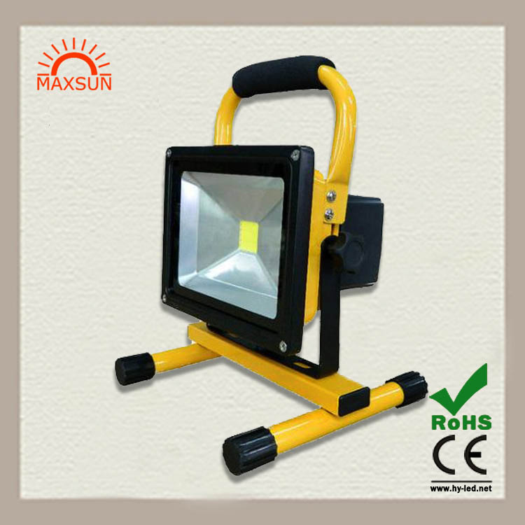 深圳充电投光灯厂家批发led30w手提充电泛光灯探照灯车载应急灯移动投光灯